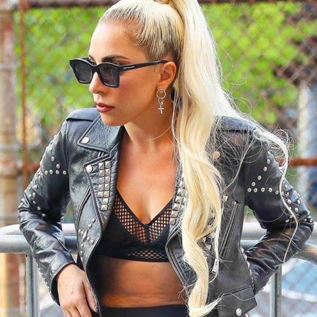 Justine Clenquetさんのインスタグラム写真 - (Justine ClenquetInstagram)「@ladygaga wearing our new Neve and Riley earrings from the Final Girl collection. Stay tuned the collection will be available online early July. #justineclenquet #fw19 #finalgirl #ladygaga」6月25日 0時06分 - justineclenquet