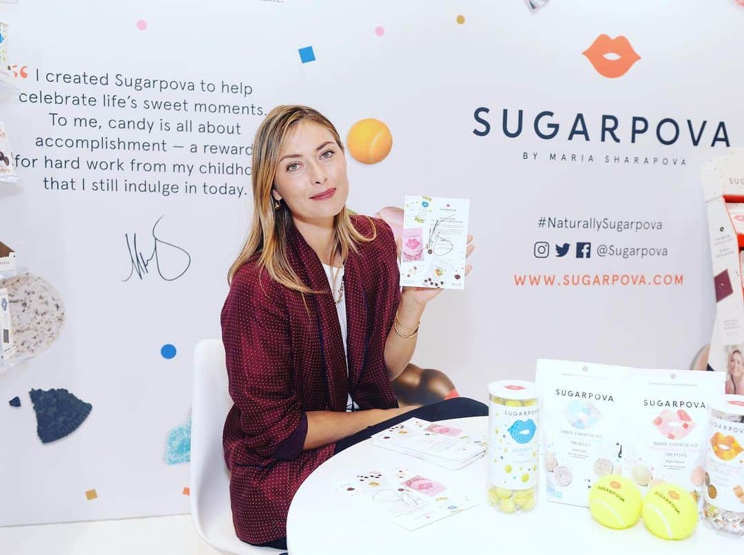 マリア・シャラポワのインスタグラム：「This Thursday!! 🚨🚨 Come join me at the opening of our new permanent @sugarpova space @kingdomofsweetsofficial at Piccadilly Circus 4:30-5:30pm. Can’t wait to meet all of you, sign some candy and autograph cards ( they will be provided 😉). We’ve created a playful photo booth as well...so bring your best smiles 😊 And if that’s not enough...there might be a musical around the corner 🤷🏼‍♀️🍭🍫🎼」