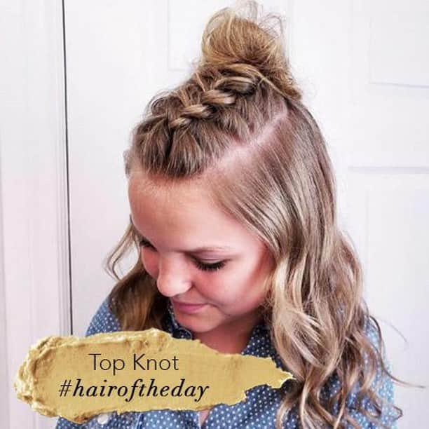 CosmoProf Beautyさんのインスタグラム写真 - (CosmoProf BeautyInstagram)「@hairbymegvv proves that there's nothing better than rocking a #topknot in the summer time ☀️ This week show us your best Top Knot for a chance to be featured as our #hairoftheday --- 👇 Rules Below!👇 1️⃣Tag your photo #TopKnotHOTD #cosmoprofbeauty #licensedtocreate 2️⃣Post a photo of your hairstyle against an uncluttered background 3️⃣Mention any products used to color or style the hair --- #repost #hairbymegvv #topknotstyle #braidedtopknot」6月25日 0時20分 - cosmoprofbeauty
