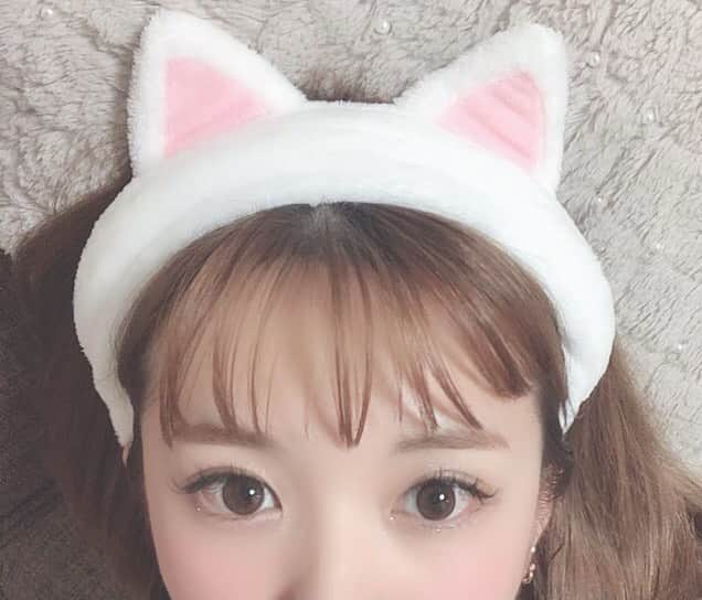 長江愛美さんのインスタグラム写真 - (長江愛美Instagram)「あみさんにもらたー😻💕 猫耳のヘアバンド❤️嬉しすぎるー😻💕これから毎日これつけて稽古行こっと😘💕にゃんにゃん🐾 #猫耳 #大好き#動物#可愛い#白猫#耳がついてるもの無条件に好き説」6月25日 0時31分 - manamin.512