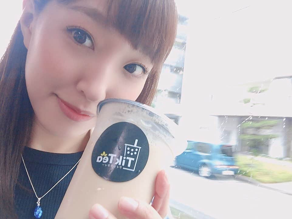 藤田舞美さんのインスタグラム写真 - (藤田舞美Instagram)「❁︎ お仕事前に平塚にある #tiktea で #黒糖タピオカミルク を買って、平塚競輪場へ✧︎ サテライト横浜カップ最終日でした🚴‍♂️ * オープニングとエンディングで流れる平塚競輪場イメージキャラクター、東京パフォーマンスドールの曲「Hey, Girls!」聴くと元気になれて好きだなぁ♡ * #平塚競輪 #平塚競輪場 #湘南バンク #ピラミッドブース #ナビゲーター #サテライト横浜カップ #湘南 #競輪 #イメージキャラクター #東京パフォーマンスドール #tpd #heygirls」6月25日 0時36分 - maimifujita