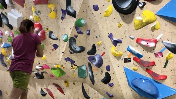 のインスタグラム：「adidasの女子課題は終わったので残りの課題を回収😜 ・ ・ ・ #climbing #bouldering #クライミング #ボルダリング #マオハンド」