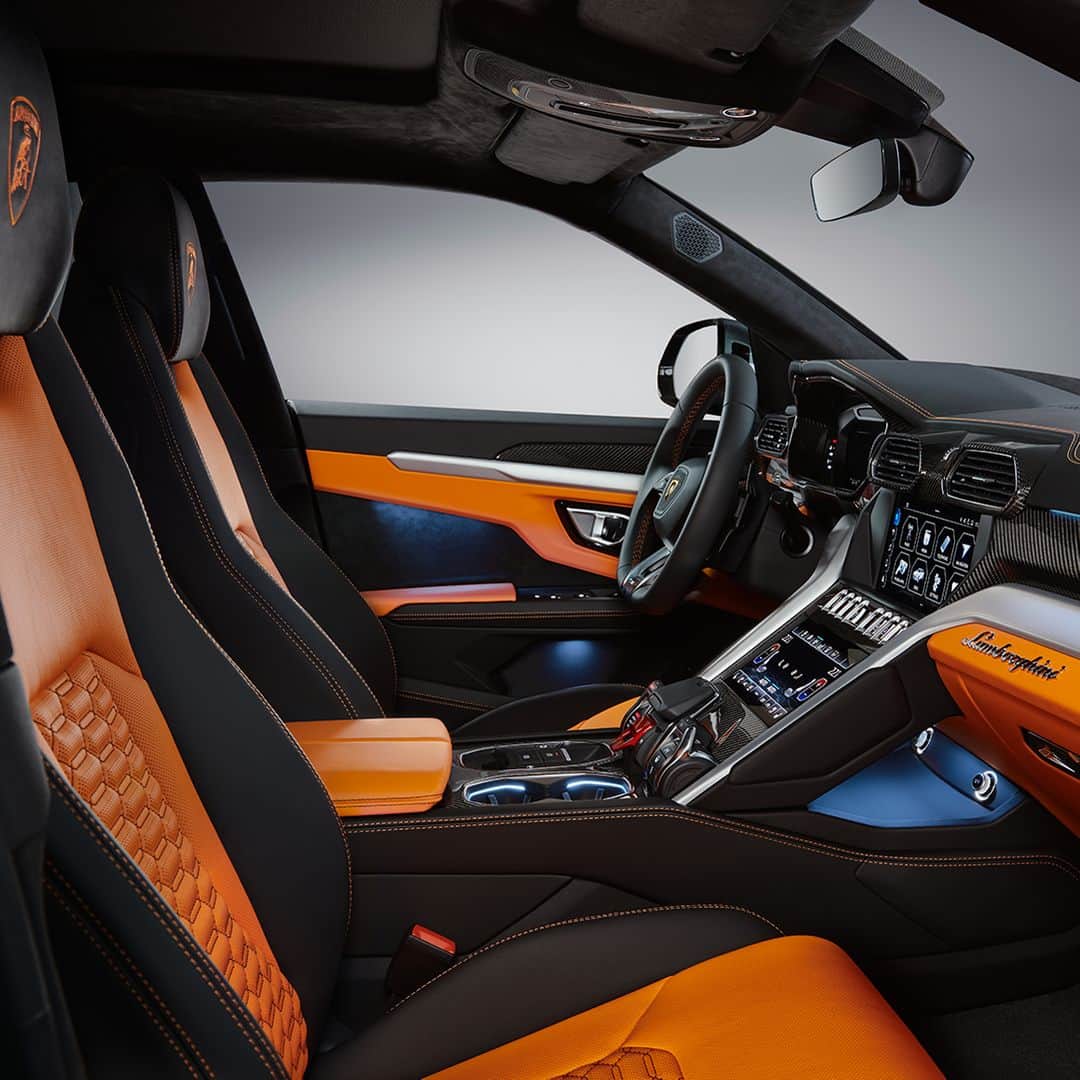 ランボルギーニさんのインスタグラム写真 - (ランボルギーニInstagram)「The perfect environment for living a unique driving experience. The interior of a Lamborghini Urus combines aeronautic design and driver-oriented devices, making it amazing. Customize it with our Car Configurator. [LINK IN BIO]  #Lamborghini #Urus #SinceWeMadeItPossible #CreateYourLamborghini #CarConfigurator」6月25日 1時01分 - lamborghini