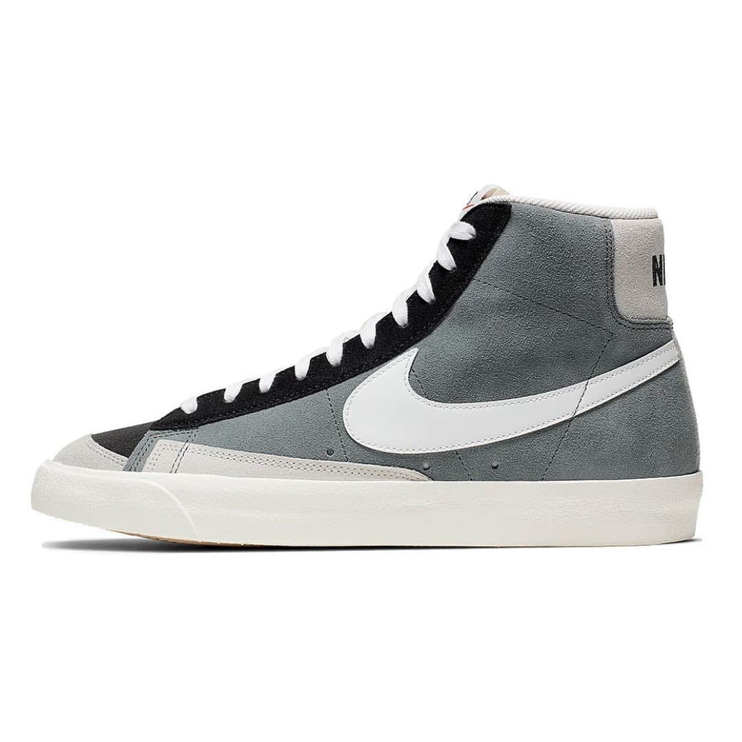 HYPEBEASTさんのインスタグラム写真 - (HYPEBEASTInstagram)「@hypebeastkicks: @nike‘s classic Blazer Mid is back with another throwback ‘77 vintage colorway. Coming in a soft suede, the “Cold Grey” and “Peak White” sneaker is available now from @nike’s online store for around $115 USD. Photo: Nike」6月25日 1時01分 - hypebeast