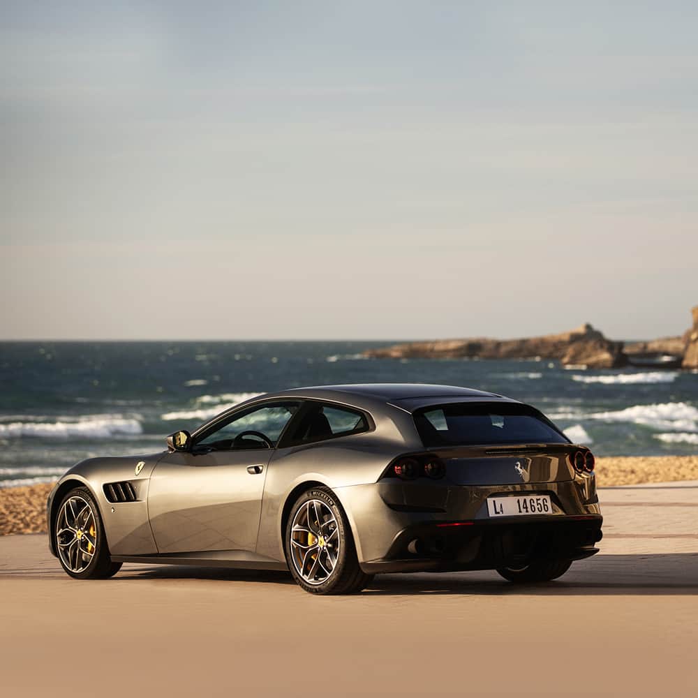 フェラーリさんのインスタグラム写真 - (フェラーリInstagram)「#FerrariGTC4LussoT: a model that embodies premiere sportiness, refinement, and quality excellence, fit to exceed luxurious desires. #Ferrari #DreamCar #Luxury」6月25日 1時01分 - ferrari