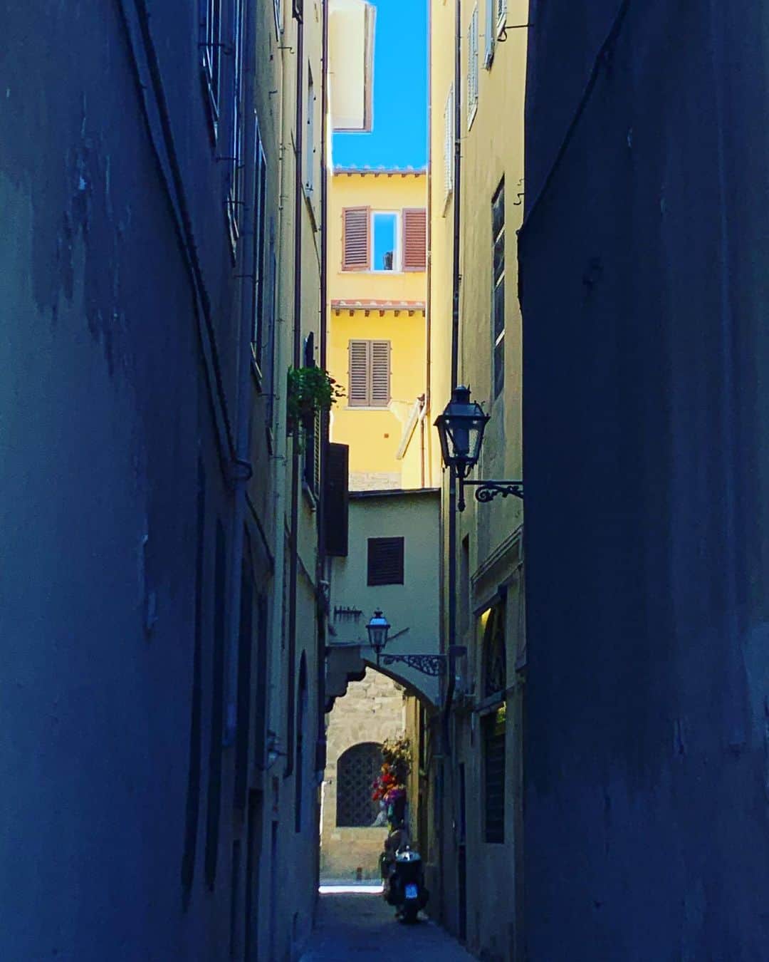 エミリー・スワローさんのインスタグラム写真 - (エミリー・スワローInstagram)「Farewell, Firenze... #italy #florence #partingissuchsweetsorrow #continuumcompany @theseasonnyu @villalapietra」6月25日 1時15分 - bigeswallz