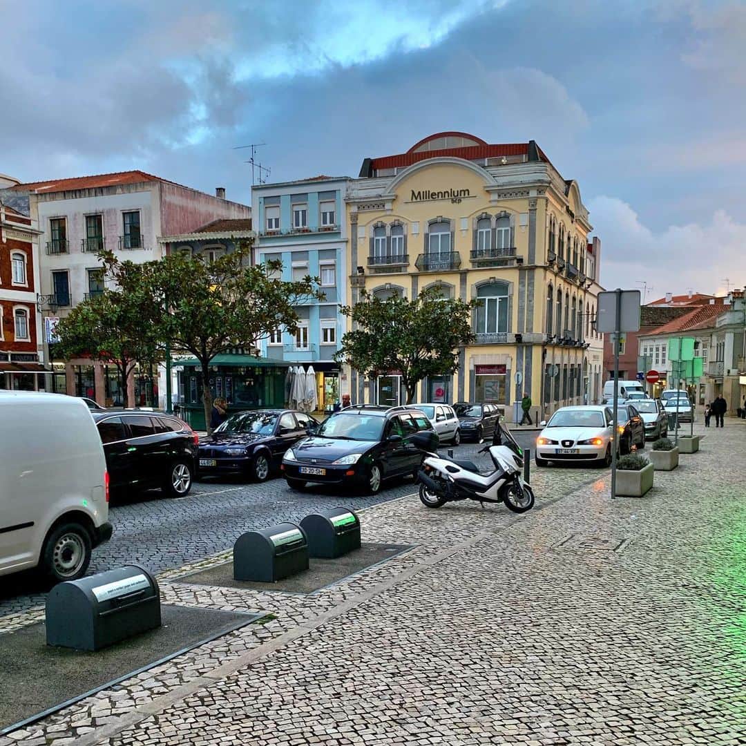 ニナ・ビスローバさんのインスタグラム写真 - (ニナ・ビスローバInstagram)「Ох уж эти небольшие городки в Европе, они такие волшебно -сказочные 💛✨#portugal #flashback #niвстранах」6月25日 1時18分 - ninavislova