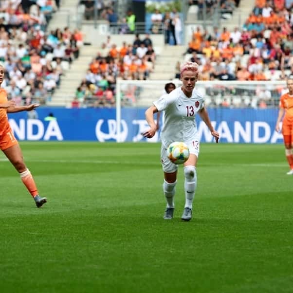 ソフィー・シュミットのインスタグラム：「Knock out round here we are. Game day! 🇨🇦 vs 🇸🇪 #TNT」