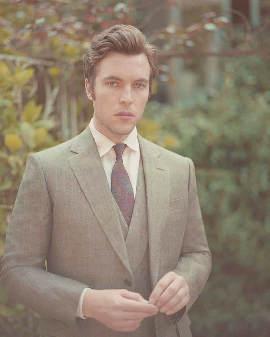 チェスターバリーさんのインスタグラム写真 - (チェスターバリーInstagram)「Fantastic to see actor Tom Hughes looking exceptionally dapper wearing Chester Barrie in this month’s issue of @therake. Tom sports our Bronze Linen Herringbone Suit which is currently in the summer sale meaning you can shop his look for less.  Discover online or in store at Savile Row.  Photography: Simon Lipman . . . . #therake #rakish #tomhughes ##shopthelook#CBstyle#tailoredtofit#savilerow#menwithstyle#fashion#mensstyle#style#chesterbarrie#tailoring#menswear#jacket#mensfashion#Britishfashion#menslifestyle#london#newcollection#jacket#flatlay#flf#Friday#weekendstyle#weekend #weekendstyle#summer#springsummer #ss19 #sale #summersale」6月25日 1時32分 - chester_barrie