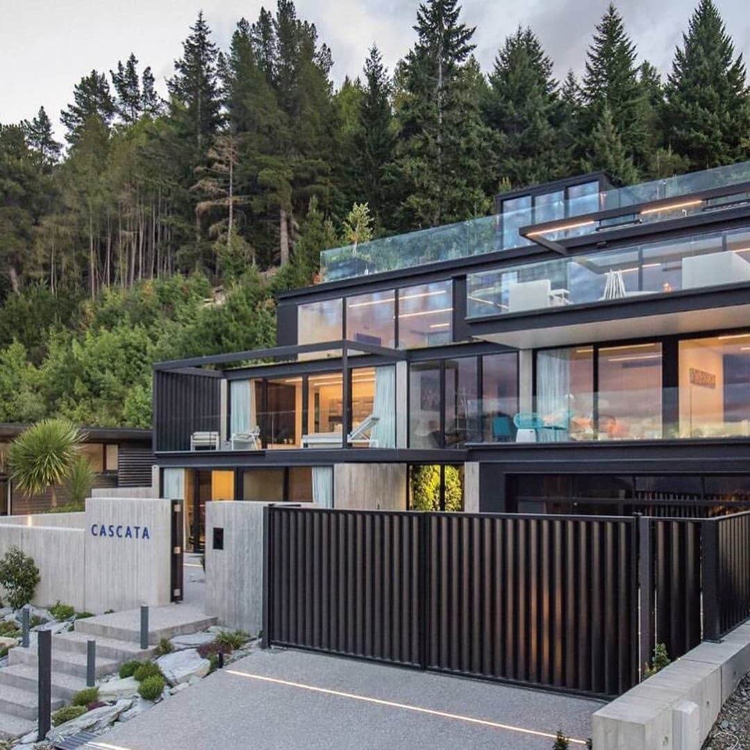 Architecture - Housesさんのインスタグラム写真 - (Architecture - HousesInstagram)「Cascata House designed by Gary Todd Architecture @garytodd_architecture Photographer: Simon Darby . #luxury #luxuryhome #architect #luxuryhouse #arquitectura #luxurylife #luxurylifestyle #instadaily #homes #homestyle #instagood #homestyling #architecture #architectureporn #design #modern #architects #interiordesign #instahome」6月25日 1時33分 - _archidesignhome_
