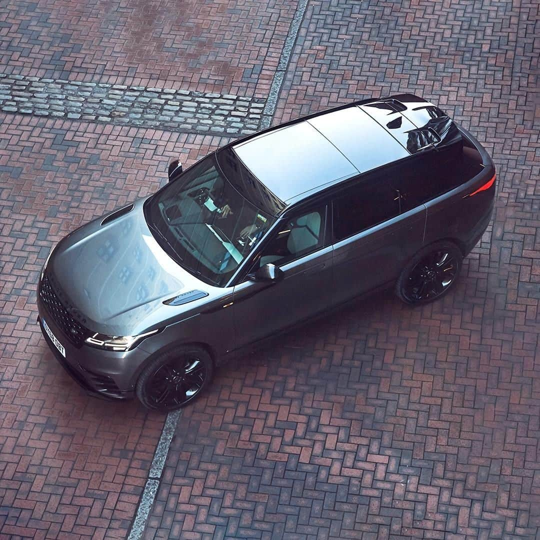 Land Roverさんのインスタグラム写真 - (Land RoverInstagram)「Great design, distilled - experience the contemporary presence of the #RangeRover #Velar.  #4x4 #CarsofInstagram #Instacar #Design #AutomotiveDesign #LandRover #SUV  #Car #Cars #CityLife #CityStyle #CityExploration #CityExplorer」6月25日 1時30分 - landrover