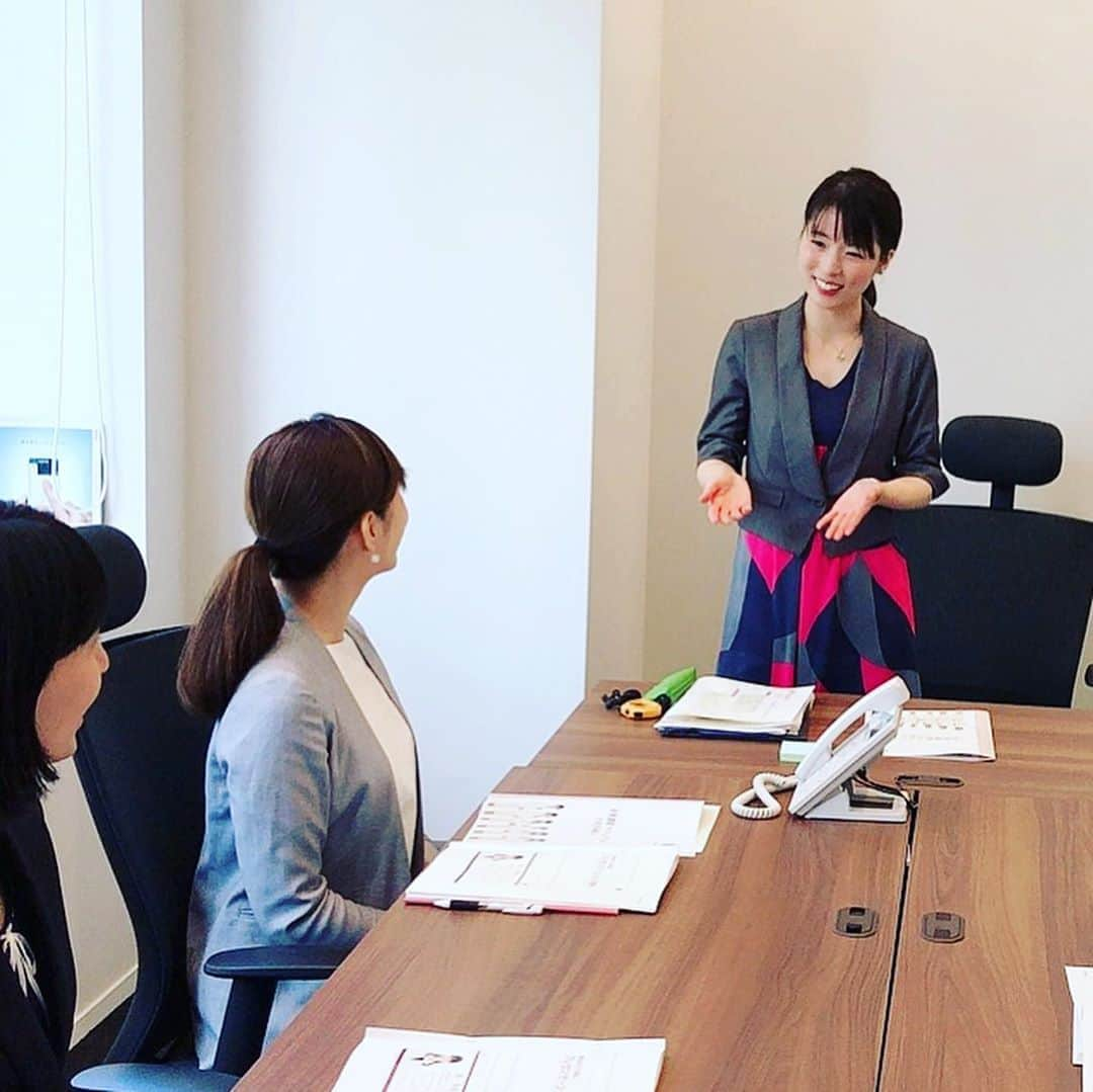 樋田かおりさんのインスタグラム写真 - (樋田かおりInstagram)「トークナビに 新しい講師が加わりました！  NHK徳島放送局から三浦珠実アナウンサーです。先輩の室照美アナの指導で、着実にステップアップ！担当する企業様をお繋ぎしました。 アナウンサー講師は伝えるチカラをナビゲートすべく、 様々な企業に訪問します。  どうぞ、ご期待ください＾＾ #室照美 #文化放送 #三浦珠実 #NHK徳島 #樋田かおり #中京テレビ #トークナビ #研修 #講師」6月25日 1時37分 - toida_kaori