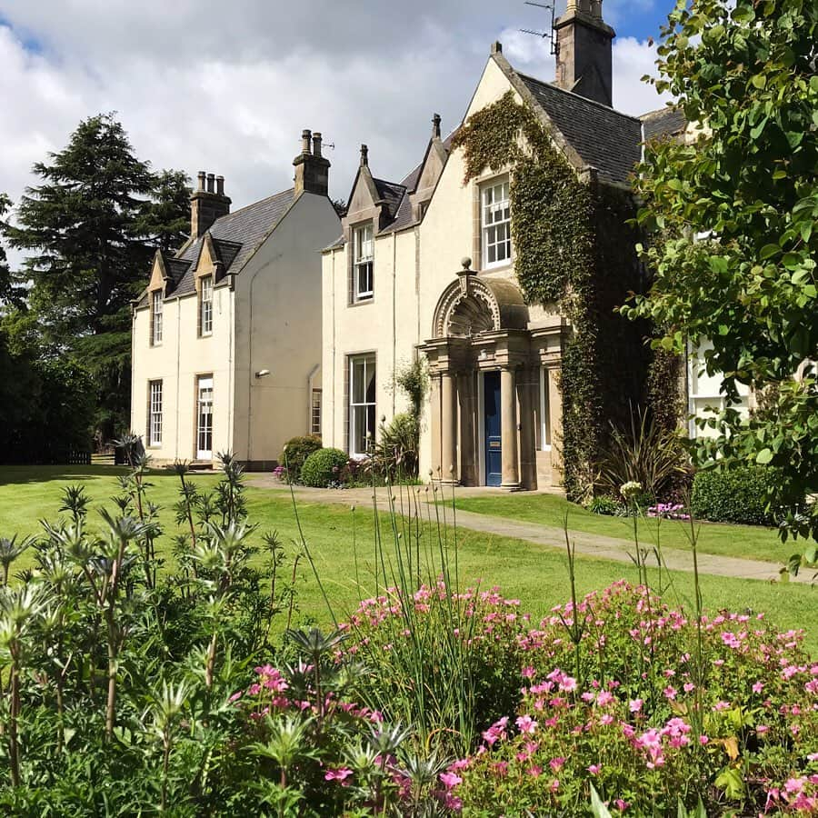 Johnstonsさんのインスタグラム写真 - (JohnstonsInstagram)「Newmill House was built in 1822 by Alexander Johnston. The house was home to the Johnston family right up until the 1940’s and contains our Archive Room.」6月25日 1時37分 - johnstonsofelgin