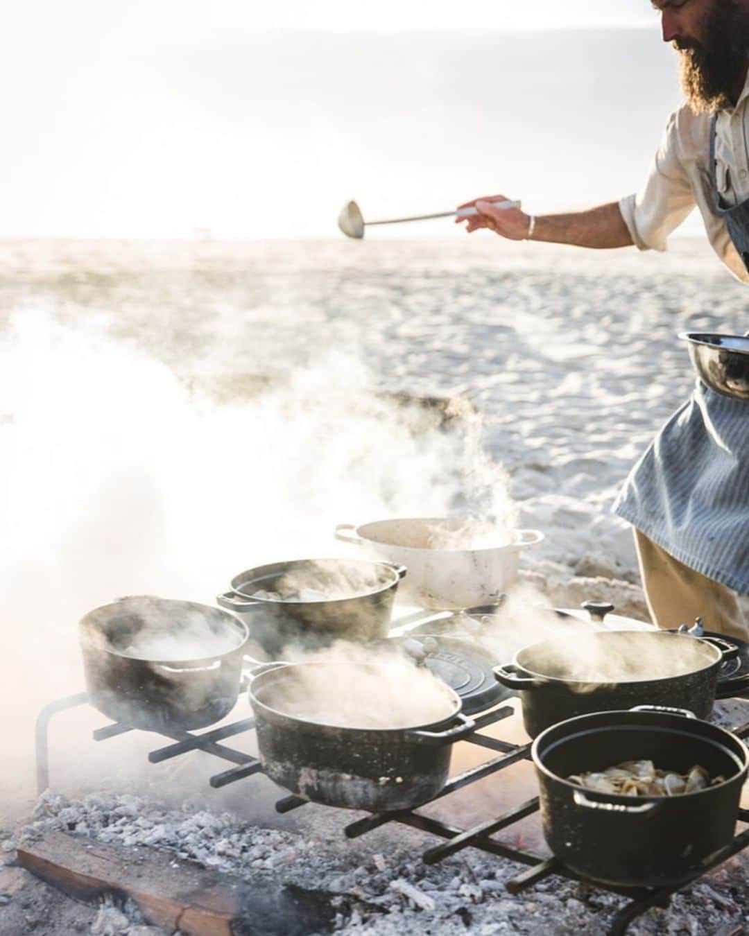 Staub USA（ストウブ）さんのインスタグラム写真 - (Staub USA（ストウブ）Instagram)「We make great road trip, camping, or beach bonfire partners. Bring us along for your #4thofJuly adventure! 🇺🇸🇺🇸 Photo by @christiannkoepke」6月25日 1時46分 - staub_usa