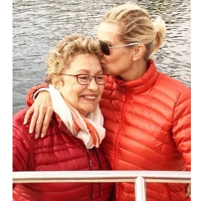 ヨランダ・ハディッドさんのインスタグラム写真 - (ヨランダ・ハディッドInstagram)「❤️Happy 78th birthday to my beautiful mamma.... Nothing makes me happier then having you with us today, surrounded by those who love you more then anything in life.  You are and will always be our queen... Thank you for all the years of unconditional love, support and guidance in my life.  You have given me the solid foundation to succeed in life, you demonstrated resilience in times of crises which taught me to always use adversity to create strength and succeed from within... Thank you for my extraordinary brother, my best friend and confidant in life.  I am who I am because of you, I love you mamma and will celebrate you today and always... #HappyBirthday #Mamma #Oma」6月25日 1時55分 - yolanda.hadid