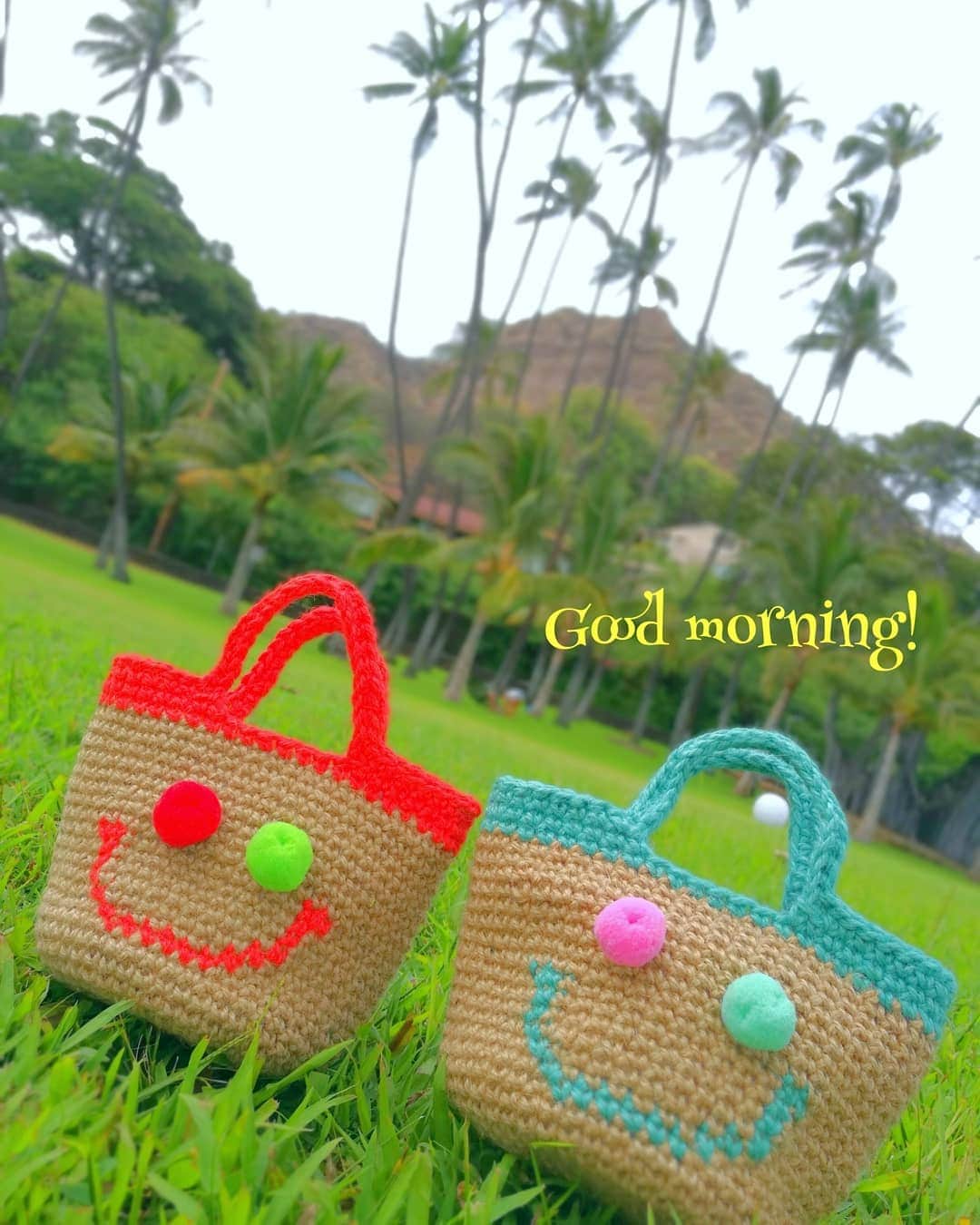 Moco Lima Hawaiiさんのインスタグラム写真 - (Moco Lima HawaiiInstagram)「Collabo* Nico Jute Mini Tote, Made by Lani Kobo & Moco  麻紐でステキなバッグを作る@lani_kobo さんとのコラボレーション第２弾♡  夏に向けて、持ったらワクワクするようなバッグを♡ をコンセプトに コロンとしシルエットはそのまま残しニコちゃんスマイルをトッピングしてみました🤣 モコリマオリジナルの内布付きです♡  #smileyface#smile#smiley#hawaii#palmtrees#greens#summer#handmadebag#lanikobo#mocolima#collaboration#cooperation#excited#nice#good#bives#positive#energy#コラボレーション#ラニ工房#モコリマハワイ#ニコちゃん#バッグ#ハワイ産  Moco Lima Showroom 13 to 18pm Open Today♡  皆さまのご来店をお待ち致しておりまーす。」6月25日 7時24分 - mocolimahawaii