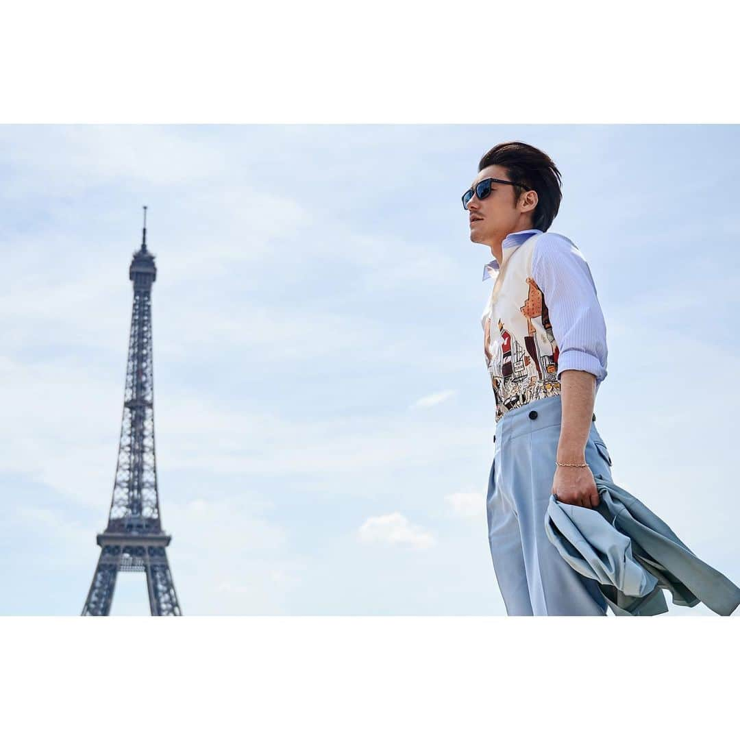 フー・ビンさんのインスタグラム写真 - (フー・ビンInstagram)「Having a walk in a sunny afternoon with a view of the Eiffel Tower was really a relieving experience after a long long journey in Europe. Yet my journey will not end in Paris, soon I be on my way to another country. Stay tuned!  #hubing #lifestyle #parisfashionweek #lanvin #pleinsoleil #chic  #luxurylifestyle #후빙#胡兵 #フービン #胡兵时尚观点 #胡兵全球Go  #fashiontrip #fashion #fashionicon #fashionindustry  #actor #chineseactor #chinesemodel #asianactor #menswear #mensstyle」6月25日 2時04分 - hubing