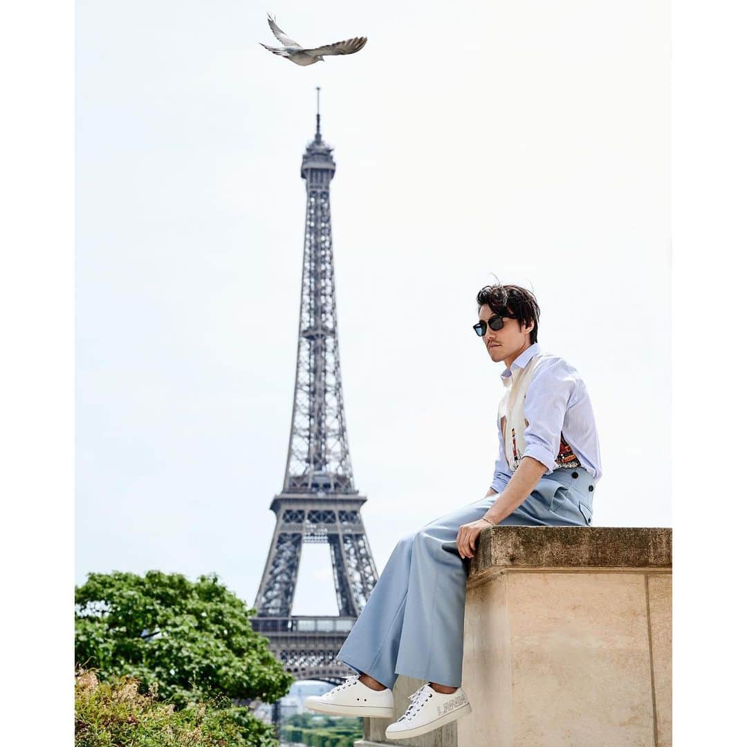 フー・ビンさんのインスタグラム写真 - (フー・ビンInstagram)「Having a walk in a sunny afternoon with a view of the Eiffel Tower was really a relieving experience after a long long journey in Europe. Yet my journey will not end in Paris, soon I be on my way to another country. Stay tuned!  #hubing #lifestyle #parisfashionweek #lanvin #pleinsoleil #chic  #luxurylifestyle #후빙#胡兵 #フービン #胡兵时尚观点 #胡兵全球Go  #fashiontrip #fashion #fashionicon #fashionindustry  #actor #chineseactor #chinesemodel #asianactor #menswear #mensstyle」6月25日 2時04分 - hubing