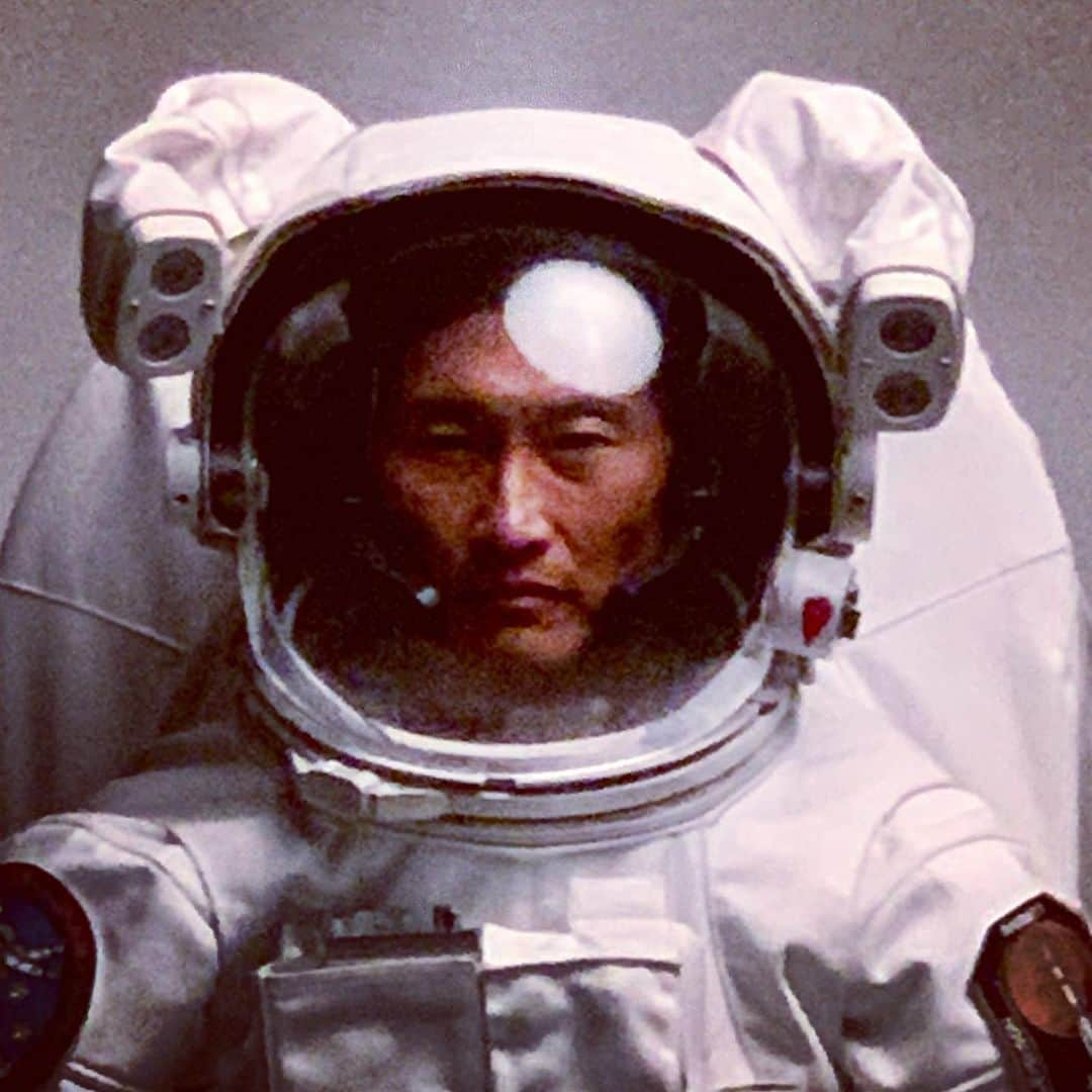 ダニエル・デイ・キムさんのインスタグラム写真 - (ダニエル・デイ・キムInstagram)「Dedicated to Ellison Onizuka. #Stowaway is coming.」6月25日 2時15分 - danieldaekim