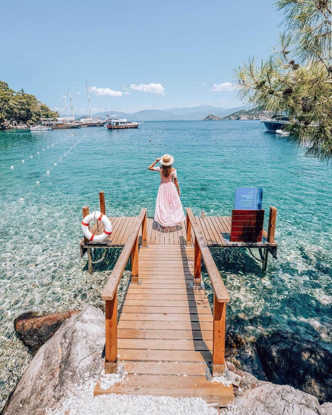 Izkizのインスタグラム：「The best things in life aren't things.. ☼  Love being back at @hillsidebeachclub one of my favourite hotels in Turkey ✦*ﾟ」