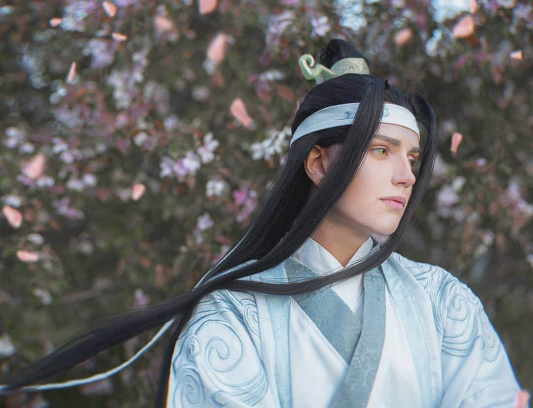 Gesha Petrovichさんのインスタグラム写真 - (Gesha PetrovichInstagram)「Guqin- Ash of love 🔊 ❄️❄️❄️❄️❄️❄️ #MoDaoZuShi Ph: @fokken__greed #lanwangji @geshapetrovich #魔道祖师 #modaozushi #geshacoser」6月25日 2時38分 - petrovichgesha