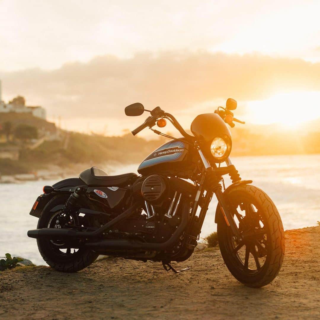 Harley-Davidsonさんのインスタグラム写真 - (Harley-DavidsonInstagram)「Coastal cruising during the @WSL #OiRioPro. 🤙🌴 #HarleyDavidson #HDxWSL #Iron1200」6月25日 2時47分 - harleydavidson