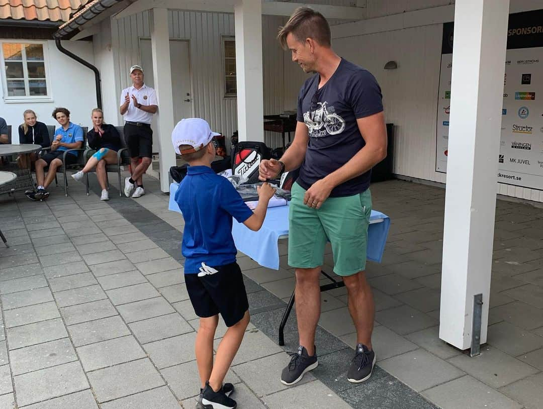 ヘンリク・ステンソンさんのインスタグラム写真 - (ヘンリク・ステンソンInstagram)「As a kid I played the junior golf tournament at my club every Monday. I have been fortunate to host this same “Monday golf” for many years now and today was extra special since Kalle participated and played his first 18-hole tournament. Well done to all participants!」6月25日 2時59分 - henrikstenson