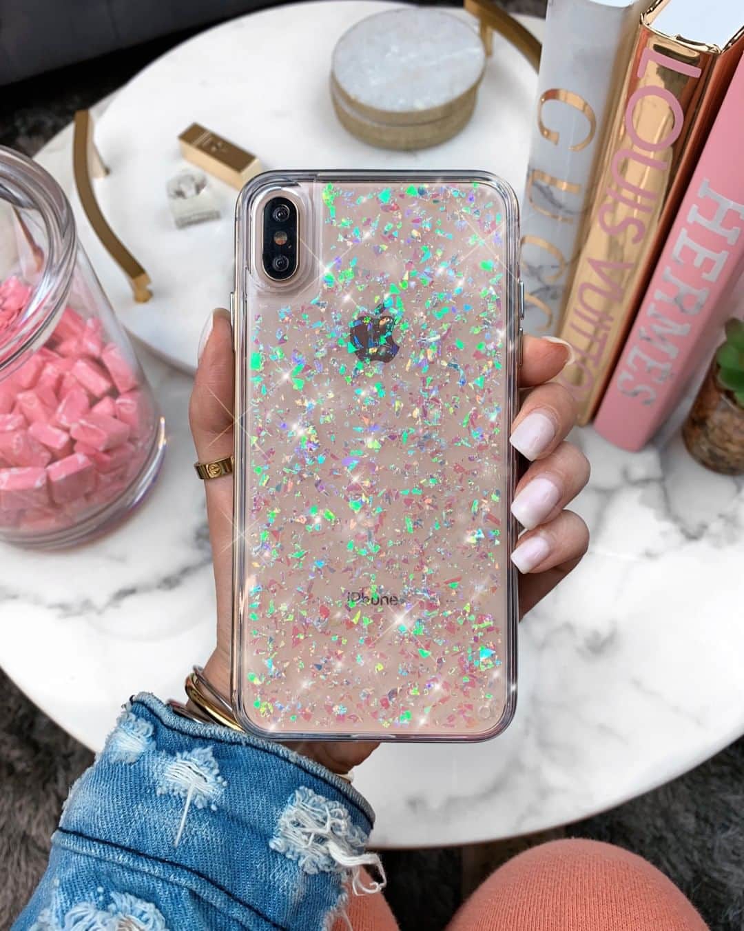 VELVETCAVIARさんのインスタグラム写真 - (VELVETCAVIARInstagram)「Did you know our Opal Flakes Case changes on different cases? ✨💛 Here's how it looks on the rose gold iPhone XS Max. Which color is your favorite? 👇 #velvetcaviar」6月25日 3時00分 - velvetcaviar