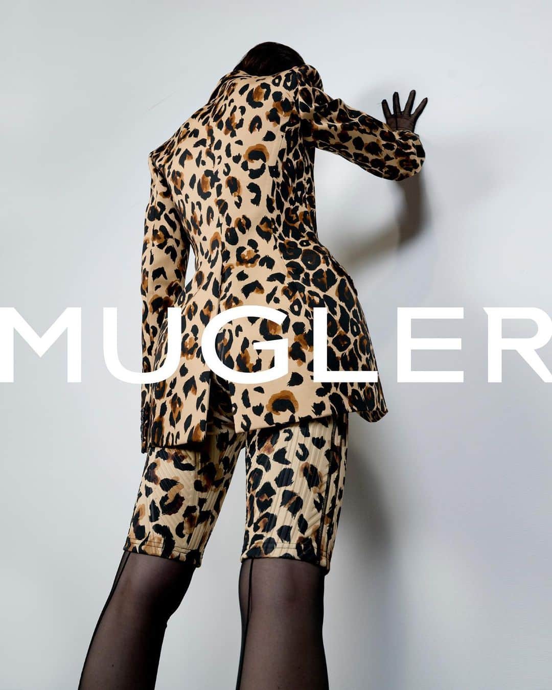 ミュグレーさんのインスタグラム写真 - (ミュグレーInstagram)「Mugler Resort 2020 leopard print tailored jacket and cycling shorts. - - Visual @studio.m.antwerp  Model @alizee.lenox  #mugler」6月25日 2時59分 - muglerofficial