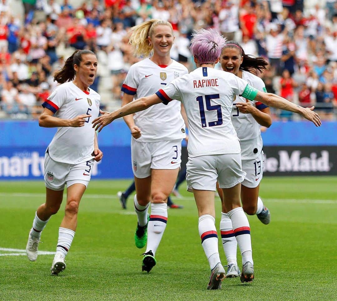 NBC Newsさんのインスタグラム写真 - (NBC NewsInstagram)「JUST IN: The U.S. defeats Spain 2-1 to advance to the World Cup quarterfinals during the France 2019 Women's World Cup round of sixteen football match on Monday at the Auguste-Delaune stadium in Reims, northern France. Click the link in our bio to read more. . 📷 Phil Noble / @reuters」6月25日 3時01分 - nbcnews