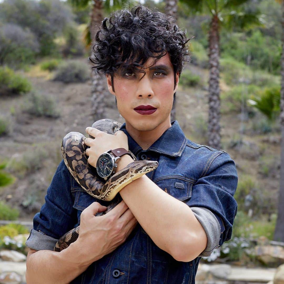 ユージン・リー・ヤンのインスタグラム：「🐍🐍 Slytherin Pride 🐍🐍 @for.successful.living’s Extremely Proud campaign #ad  Photographer: @adamkargenian  Hair & Makeup: @elsie_simone  EP: @cafleen @everybodyneedsus」