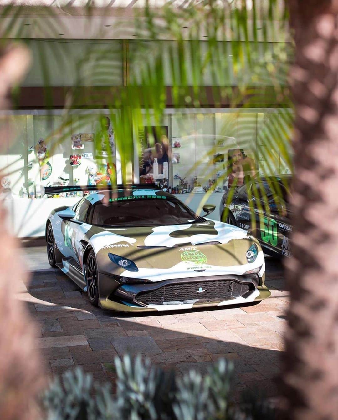 CarsWithoutLimitsさんのインスタグラム写真 - (CarsWithoutLimitsInstagram)「Bugatti Chiron or Aston Martin Vulcan #Gumball3000 Edition Photo @qcpmonaco  #carswithoutlimits #toronto #chiron #vulcan」6月25日 3時06分 - carswithoutlimits