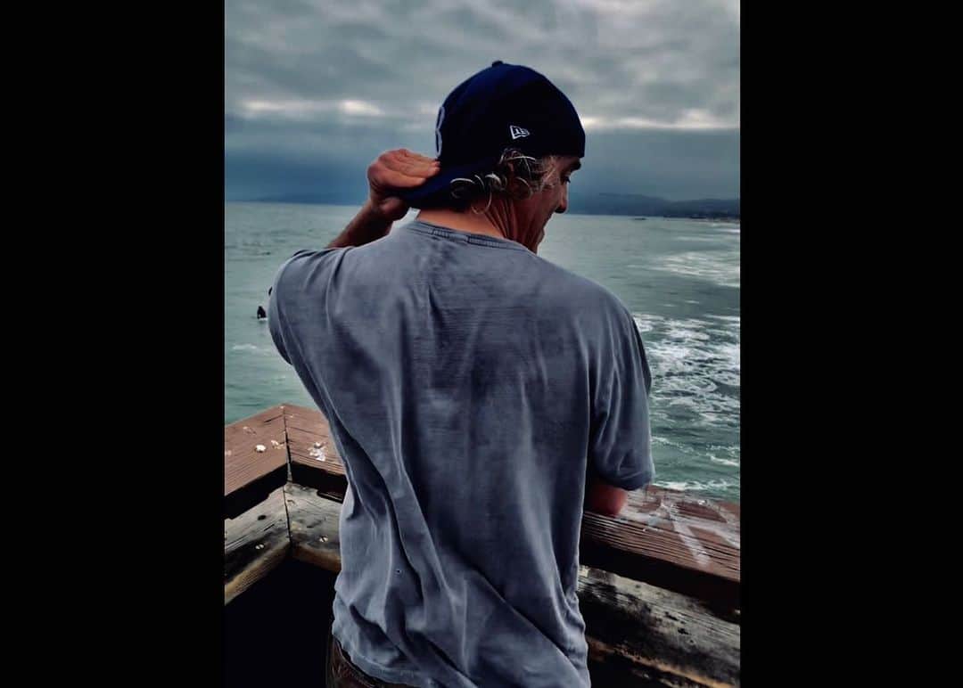 ニコラス・ブレンドンさんのインスタグラム写真 - (ニコラス・ブレンドンInstagram)「Photographs of me taking photographs of the Pacific, photographed by @magicmarker829 #iphonephotography #prayforsurf #venicebeachpier #nicholasbrendon #venicebeach #pacific #oceanphotography」6月25日 3時06分 - nicholasbrendon