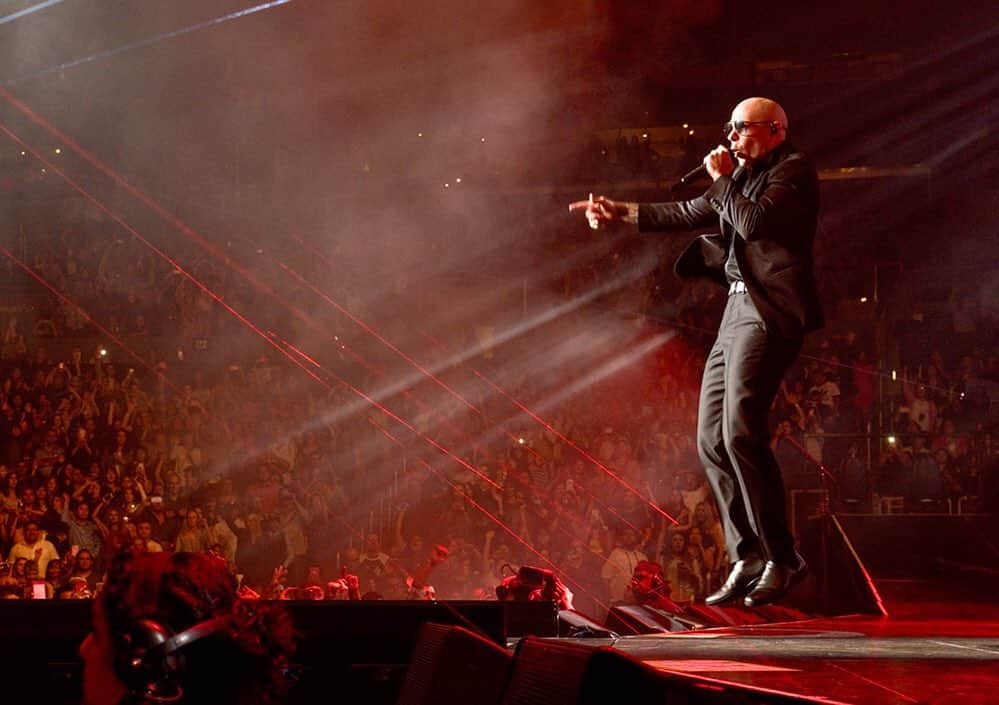 ピットブルさんのインスタグラム写真 - (ピットブルInstagram)「Lift yourself up!」6月25日 3時08分 - pitbull