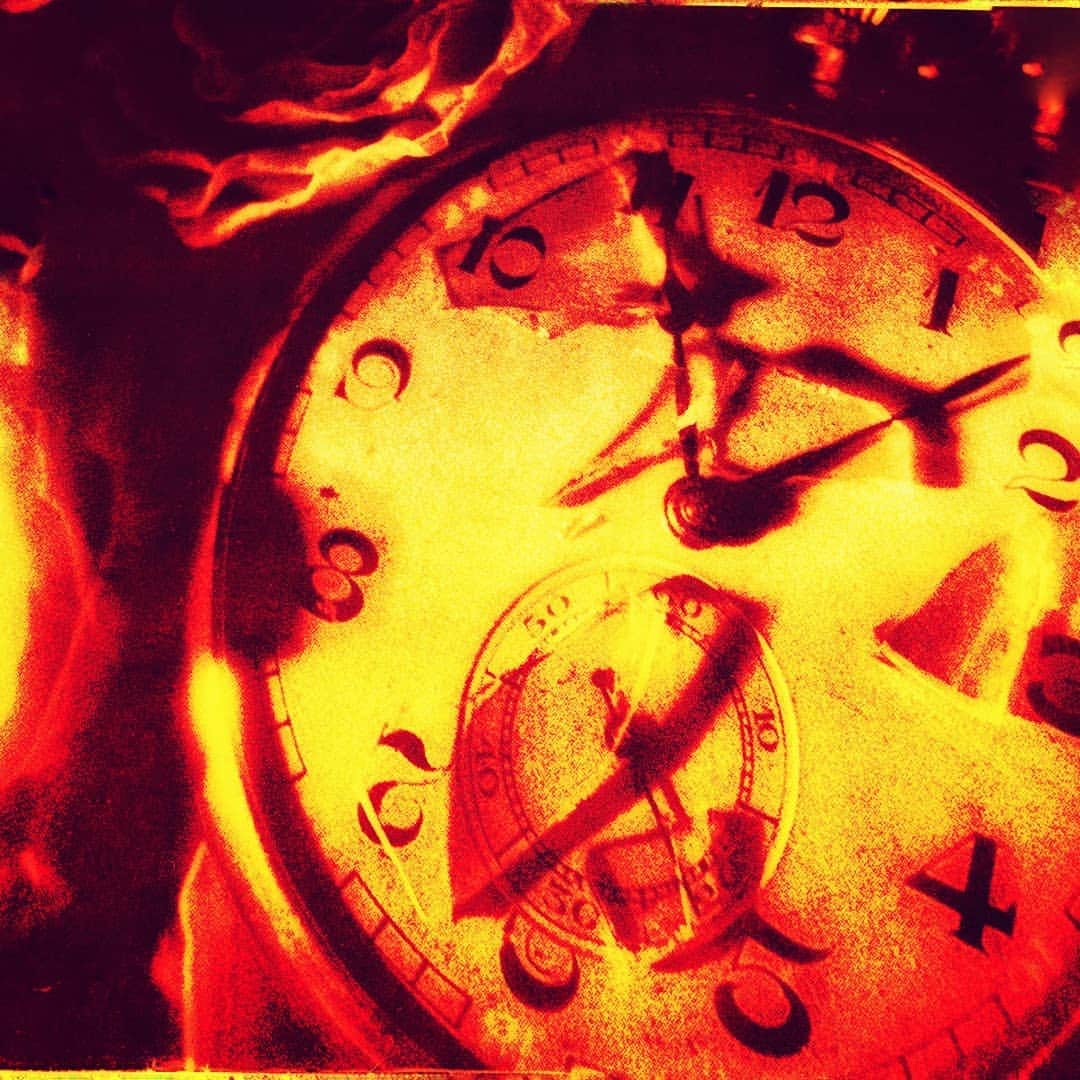 ダン・スティーヴンスさんのインスタグラム写真 - (ダン・スティーヴンスInstagram)「About Time... ⌚💙🐖 #LegionFX The Final Season will start messing with your timeline TONIGHT at 10pm. Welcome back... テレビを見る時間です 🌈 🎧」6月25日 3時30分 - thatdanstevens