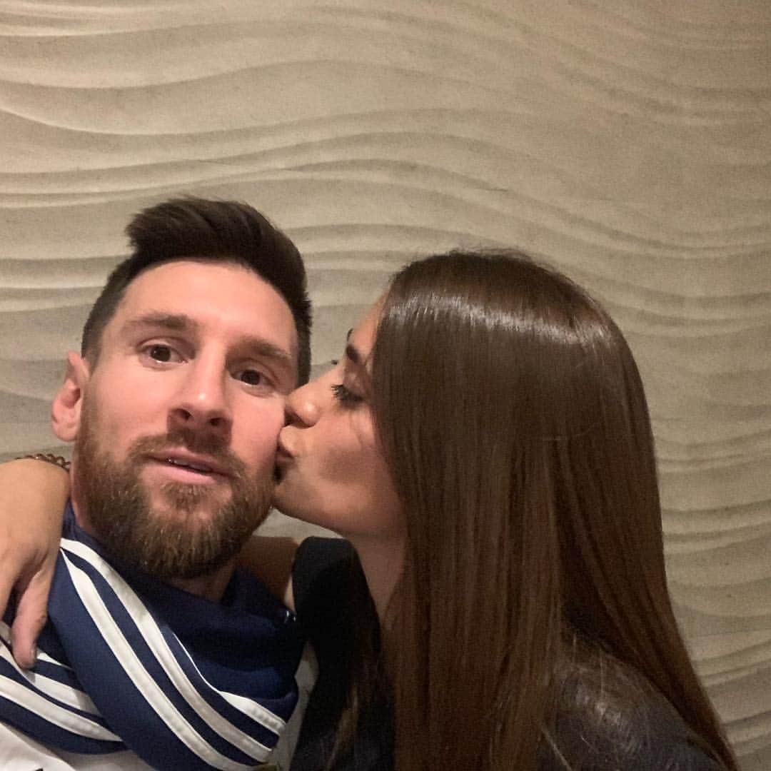 アントネラ・ロクソさんのインスタグラム写真 - (アントネラ・ロクソInstagram)「Feliz Cumpleaños amor!❤️ Te amamooos!!! @leomessi  Por mas años juntos viejito mala onda!!」6月25日 3時30分 - antonelaroccuzzo