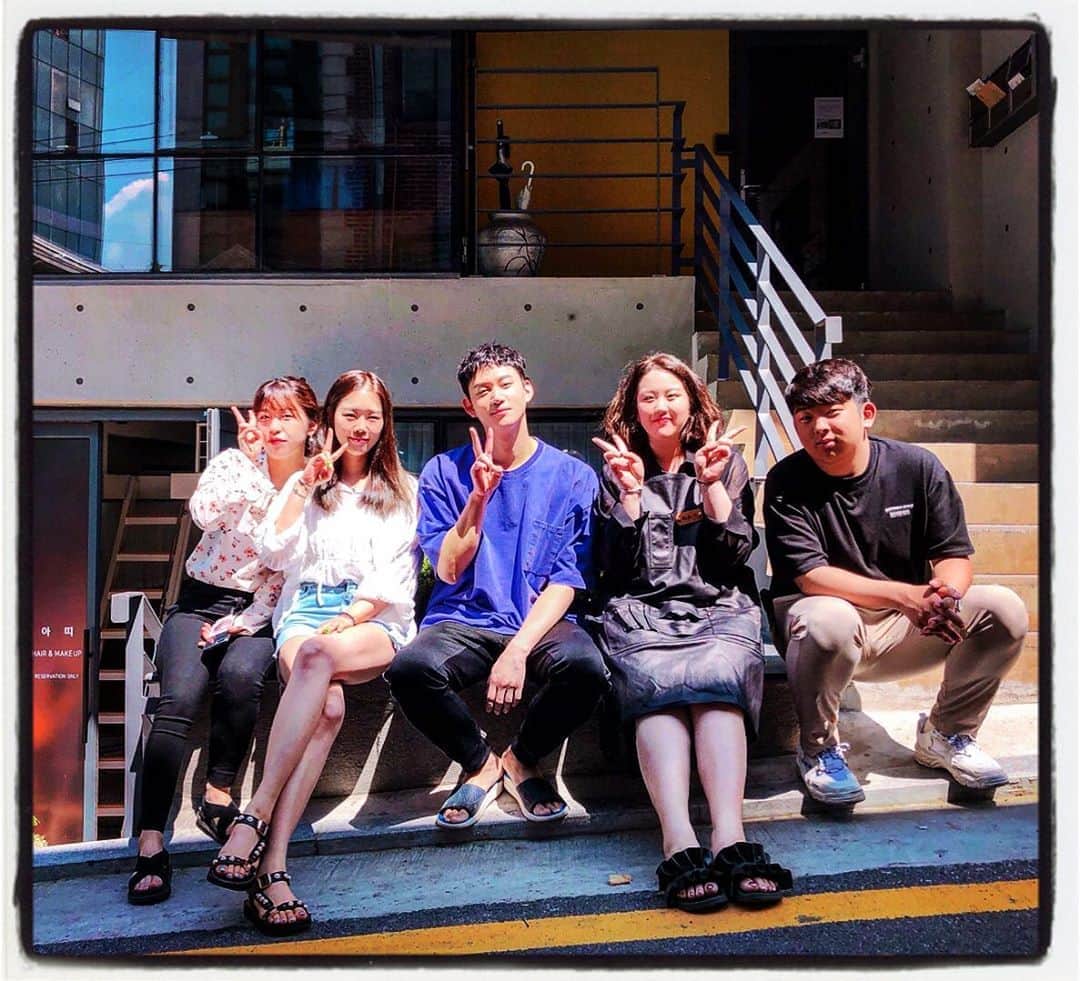 クォン・スヒョンさんのインスタグラム写真 - (クォン・スヒョンInstagram)「빼놓을 수 없는 ‘서지욱’을 만든 사람들  왼쪽부터  밍끼 주경이 나 혜진쌤 서기서기  #어비스 🔮」6月25日 3時38分 - hsu_hyun