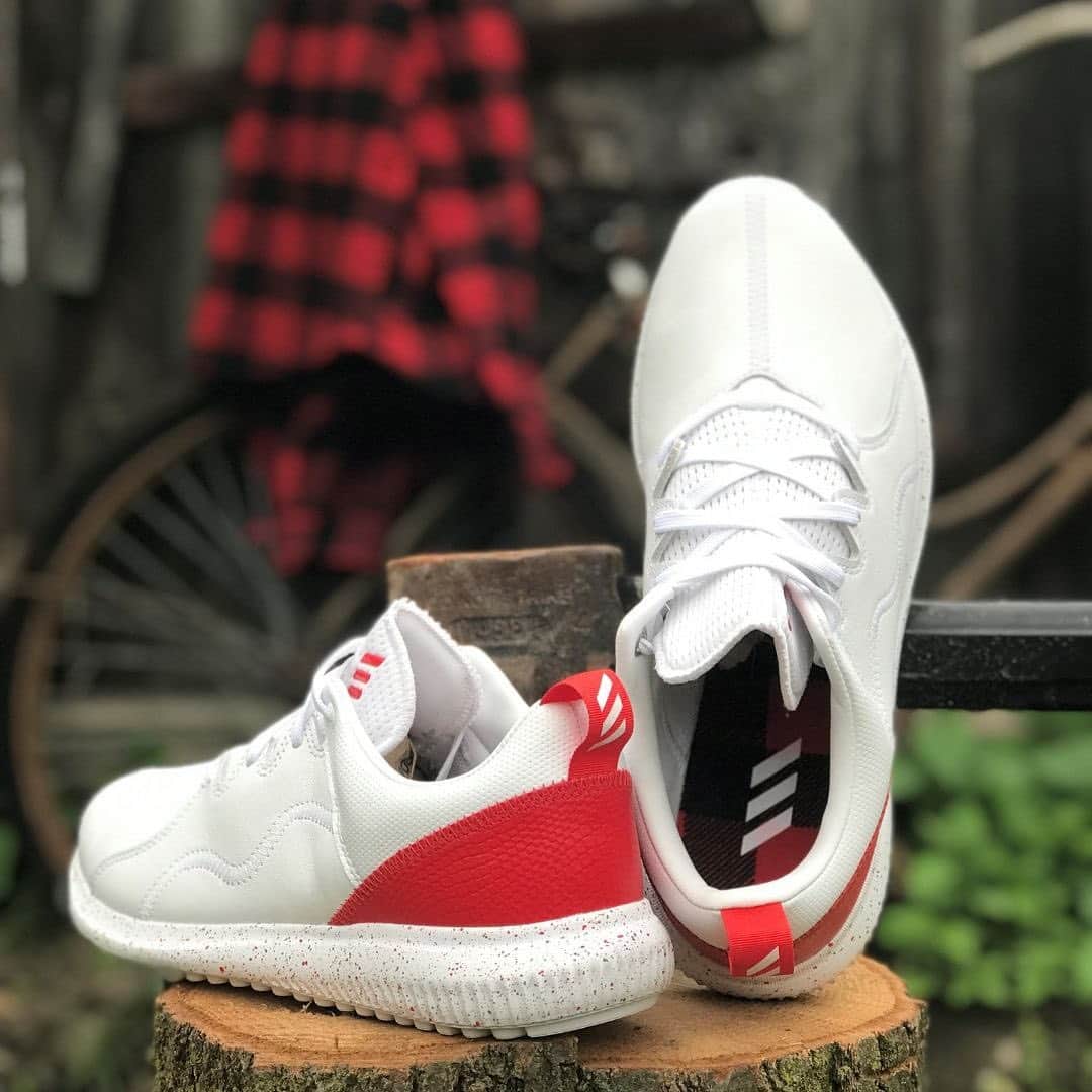 adidas Golfさんのインスタグラム写真 - (adidas GolfInstagram)「Rep the North. Canada Edition #adicross PPF. Available exclusively in 🇨🇦. Hit the link in bio to grab your pair.」6月25日 3時54分 - adidasgolf