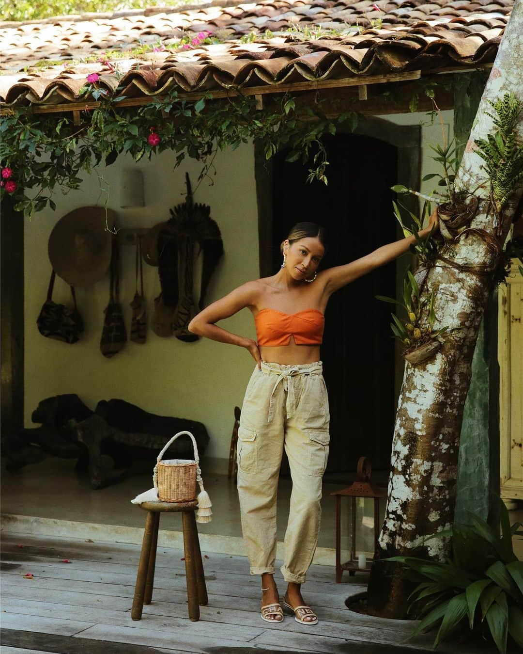 ジュリー・サリニャーナさんのインスタグラム写真 - (ジュリー・サリニャーナInstagram)「Perfect start to Summer in Brazil! 🧡 • wearing @camilacoelhocollection top @revolve #revolvearoundtheworld」6月25日 3時57分 - sincerelyjules