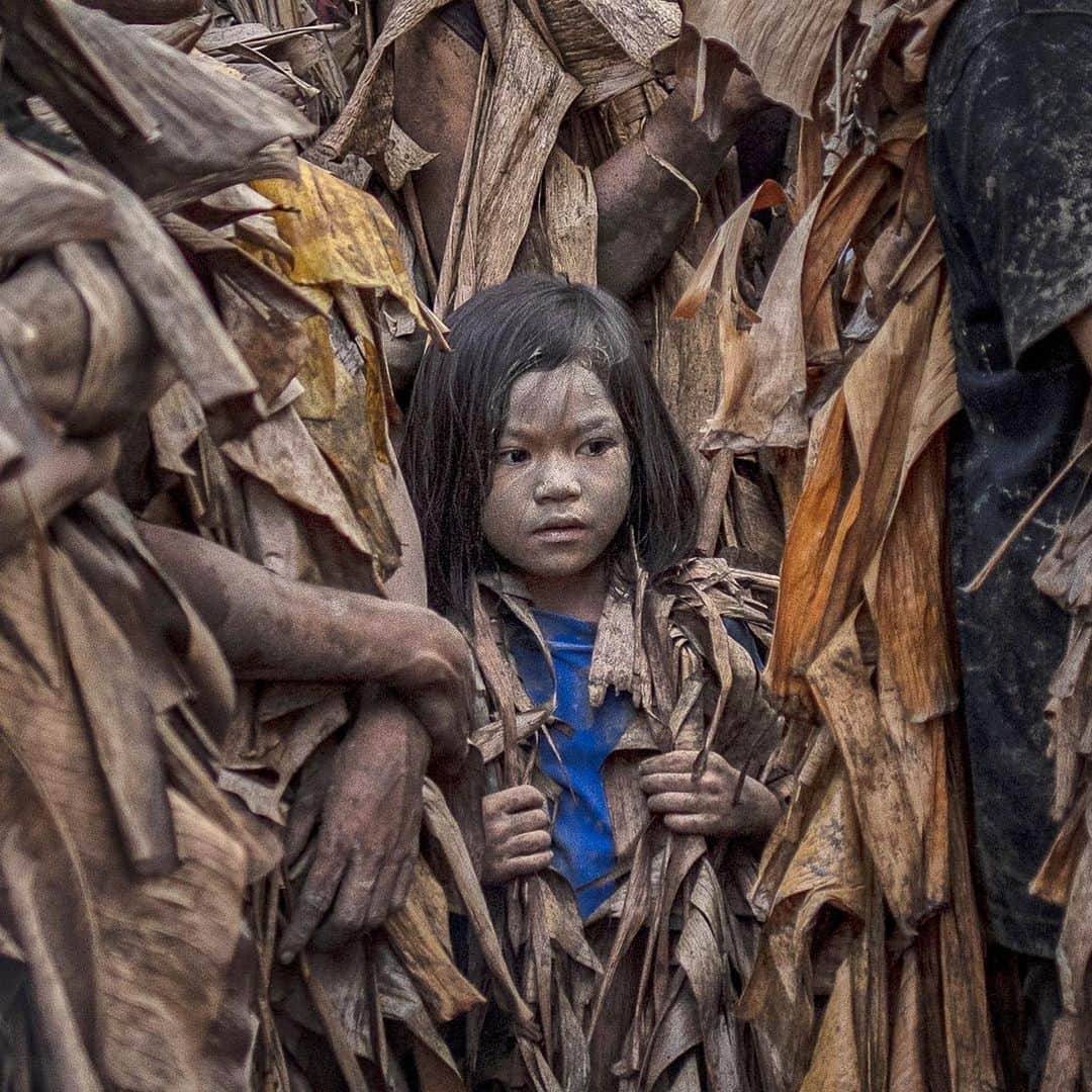 NBC Newsさんのインスタグラム写真 - (NBC NewsInstagram)「A devotee covered in mud and dried banana leaves takes part in the Taong Putik — “mud people” — Festival in the village of Bibiclat in the #philippines. . 📷 @ezra_acayan / @gettyimages」6月25日 4時41分 - nbcnews