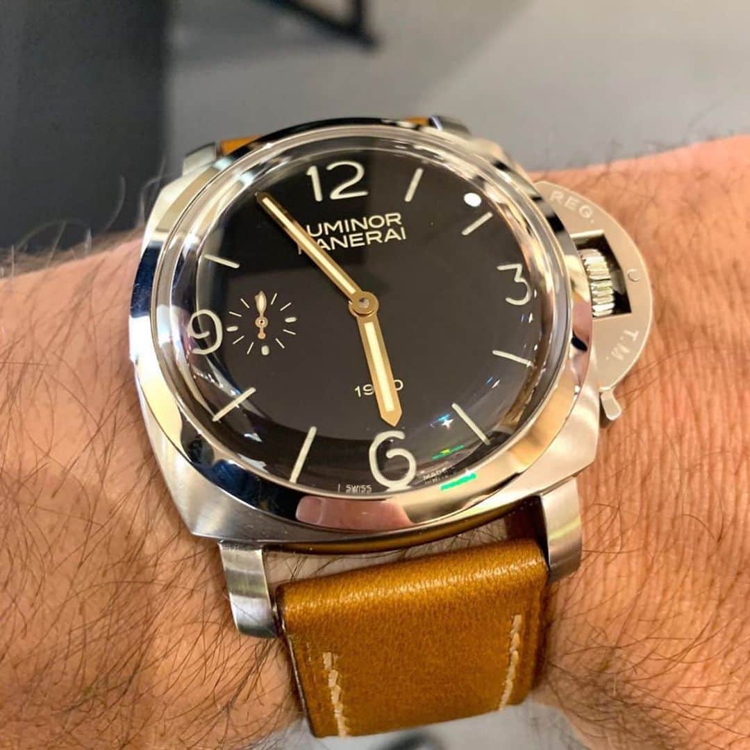 パネライのインスタグラム：「The one and only #Panerai #PAM127 “Fiddy”. 47mm of domed sexiness. Picture by @palenkovich #paneraicentral」