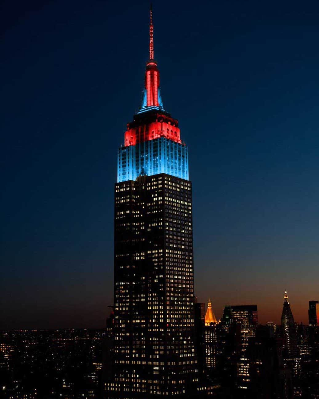 Empire State Buildingさんのインスタグラム写真 - (Empire State BuildingInstagram)「Our spidey senses are tingling…🕷️ . We’re lighting up in red & blue this evening in honor of @TheBrothersTrust and the @SpiderManMovie — #SpiderManFarFromHome!  #EmpireStateBuilding 🕸️ . . . . . . . . #explorenewyork #explorenyc #newyorkinstagram #bestplacestogo #instatravel #ourplanetdaily #igersofnyc #seeyourcity #ilove_newyo #newyorkcity #newyork #discovernewyorkcity #nyc #discovernyc #newyorkcitylife  #worldtraveler #what_i_saw_in_nyc #igrecommend #newyorkinsta #visualsoflife #mynycmoment #streetphotography #mood #iamatraveler  #ig_masterpiece #unlimitedny」6月25日 4時51分 - empirestatebldg