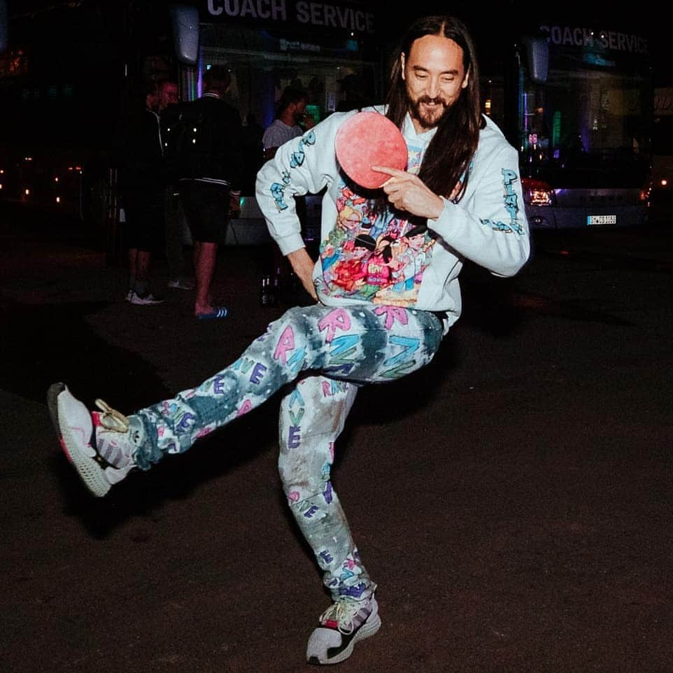 スティーヴ・アオキさんのインスタグラム写真 - (スティーヴ・アオキInstagram)「when someone says “let’s kick it”」6月25日 5時12分 - steveaoki