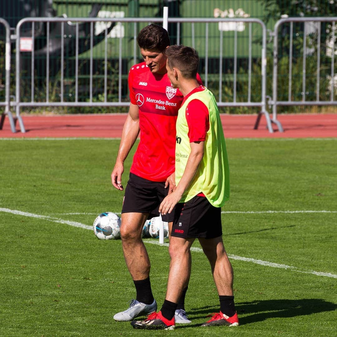 VfBシュトゥットガルトさんのインスタグラム写真 - (VfBシュトゥットガルトInstagram)「📸📸 Impressionen vom ersten Trainingstag in Kitzbühel. 💪😤 #VfB #trainingslager #kitzbühel #vfbstuttgart #vfbstuttgart1893 #VfBInsta」6月25日 5時13分 - vfb