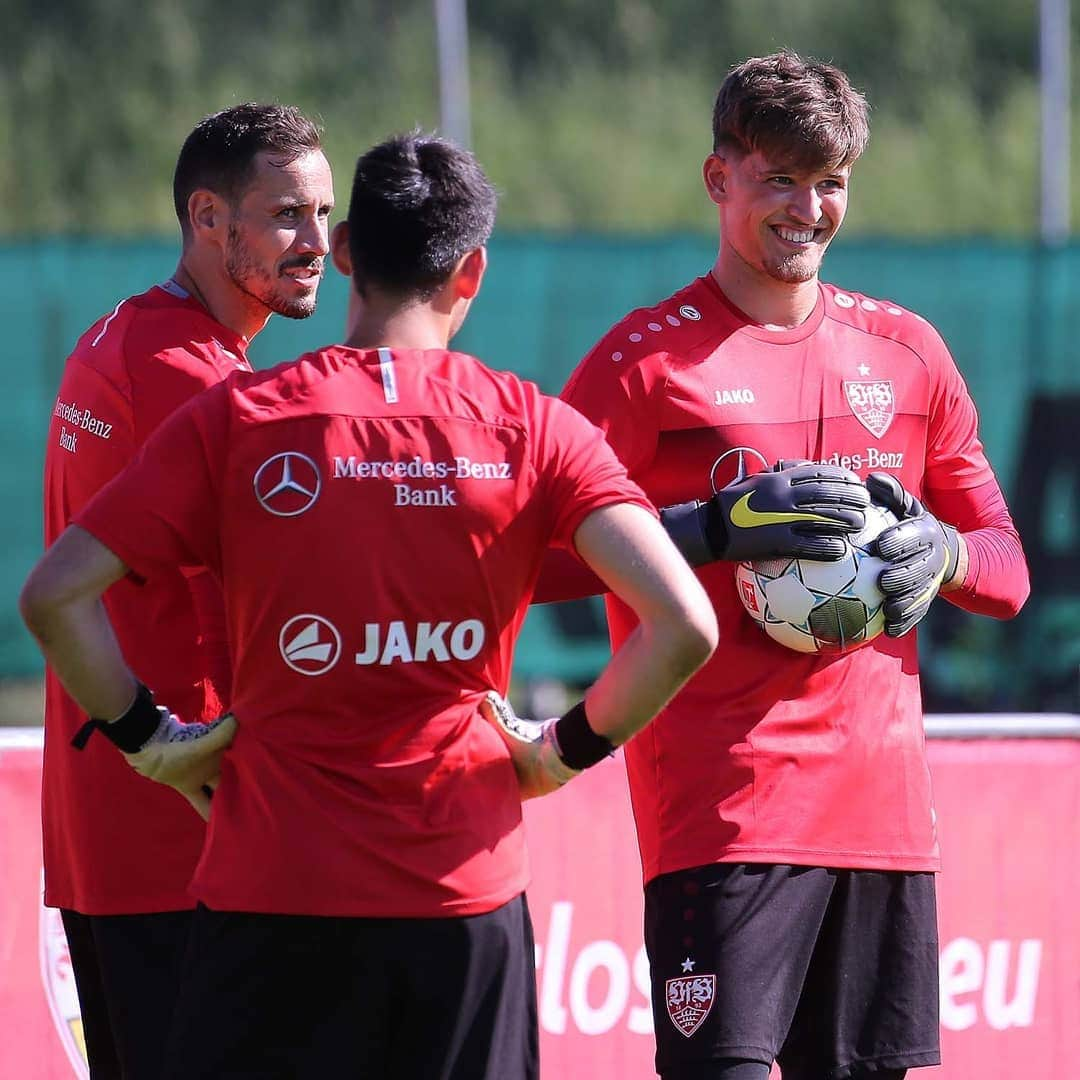 VfBシュトゥットガルトさんのインスタグラム写真 - (VfBシュトゥットガルトInstagram)「📸📸 Impressionen vom ersten Trainingstag in Kitzbühel. 💪😤 #VfB #trainingslager #kitzbühel #vfbstuttgart #vfbstuttgart1893 #VfBInsta」6月25日 5時13分 - vfb