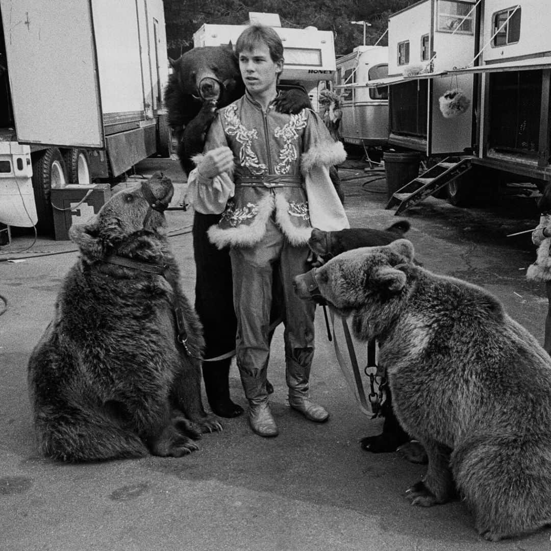 VICEさんのインスタグラム写真 - (VICEInstagram)「For our annual photo issue, legendary street photographer Jill Freedman (@jillfreedmanphoto) shares a collection of funny classics from her archive.  Link in bio to see more of these iconic in-between moments captured. 📸: @jillfreedmanphoto」6月25日 5時27分 - vice