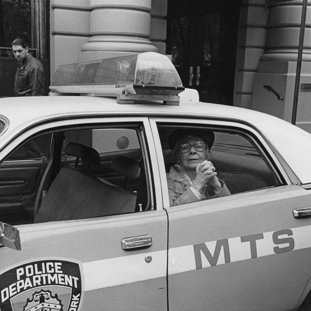 VICEさんのインスタグラム写真 - (VICEInstagram)「For our annual photo issue, legendary street photographer Jill Freedman (@jillfreedmanphoto) shares a collection of funny classics from her archive.  Link in bio to see more of these iconic in-between moments captured. 📸: @jillfreedmanphoto」6月25日 5時27分 - vice