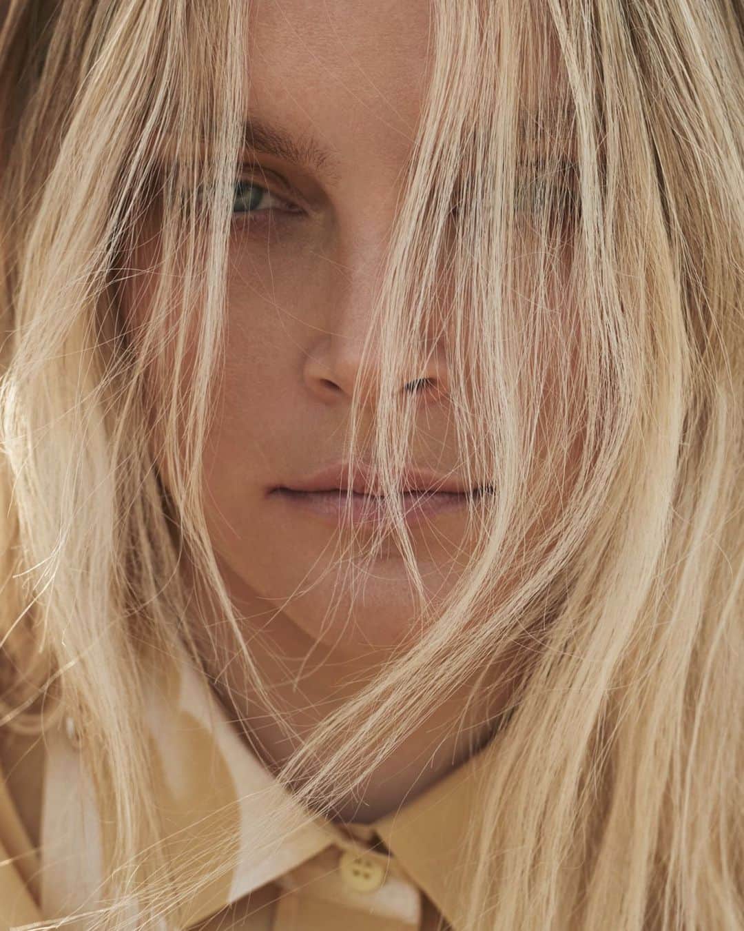 ジェシカ・スタムのインスタグラム：「#rbf  @harpersbazaarcz by @andreasortnerstudio @jkapounova @feesteinvorth」