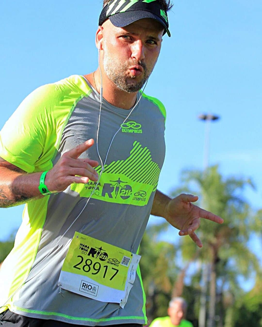 Bruno Gagliassoさんのインスタグラム写真 - (Bruno GagliassoInstagram)「A meia maratona foi foda!!! 🏃 🏃🏼‍♀ 🏃 21km de corrida, suor e realização. Já to no pique pras próximas!!! Em julho, no Jalapão. E em agosto o circuito vai ser no meu lugar favorito de todo o mundo: Noronha!!! Tamo chegando Sr. Rêne 🌊 E aí?! Bora correr também? @olympikus #ad」6月25日 5時45分 - brunogagliasso