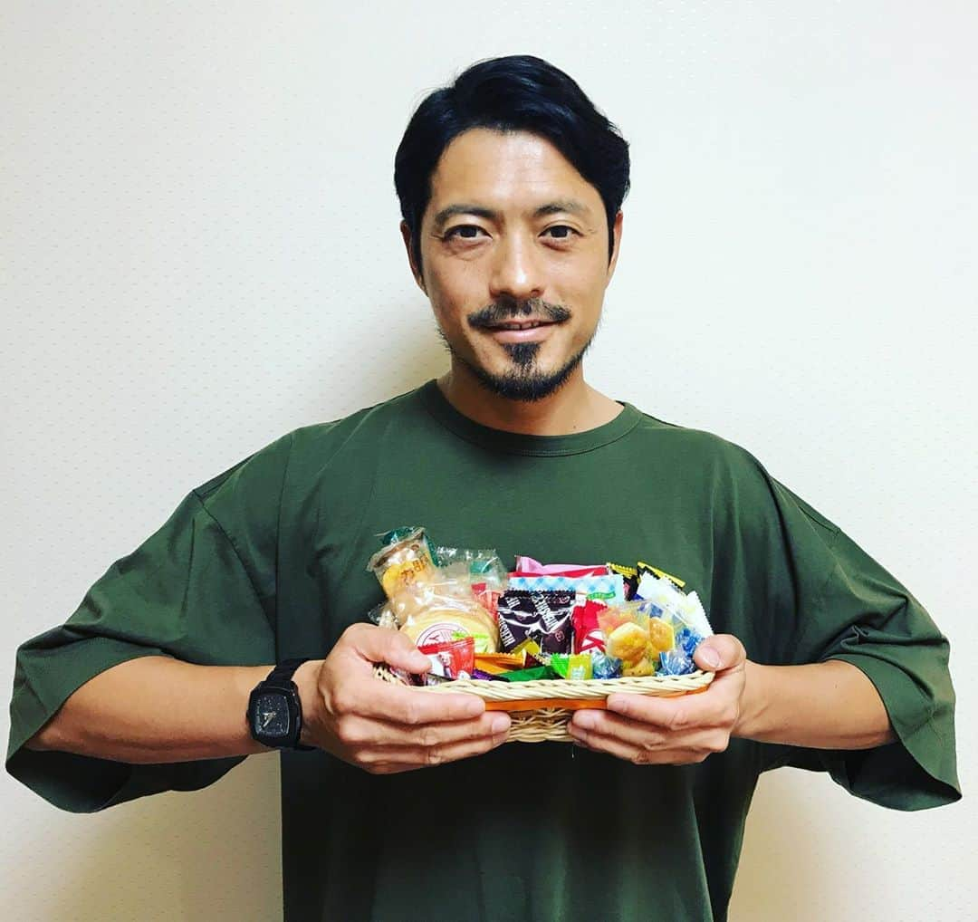 鈴木啓太さんのインスタグラム写真 - (鈴木啓太Instagram)「「news every.」 楽屋には、いつもたくさんのお菓子を用意してくれてます。 よっちゃん、ありがとう！  #日テレ #every #🍭」6月25日 15時14分 - keita.suzuki.official